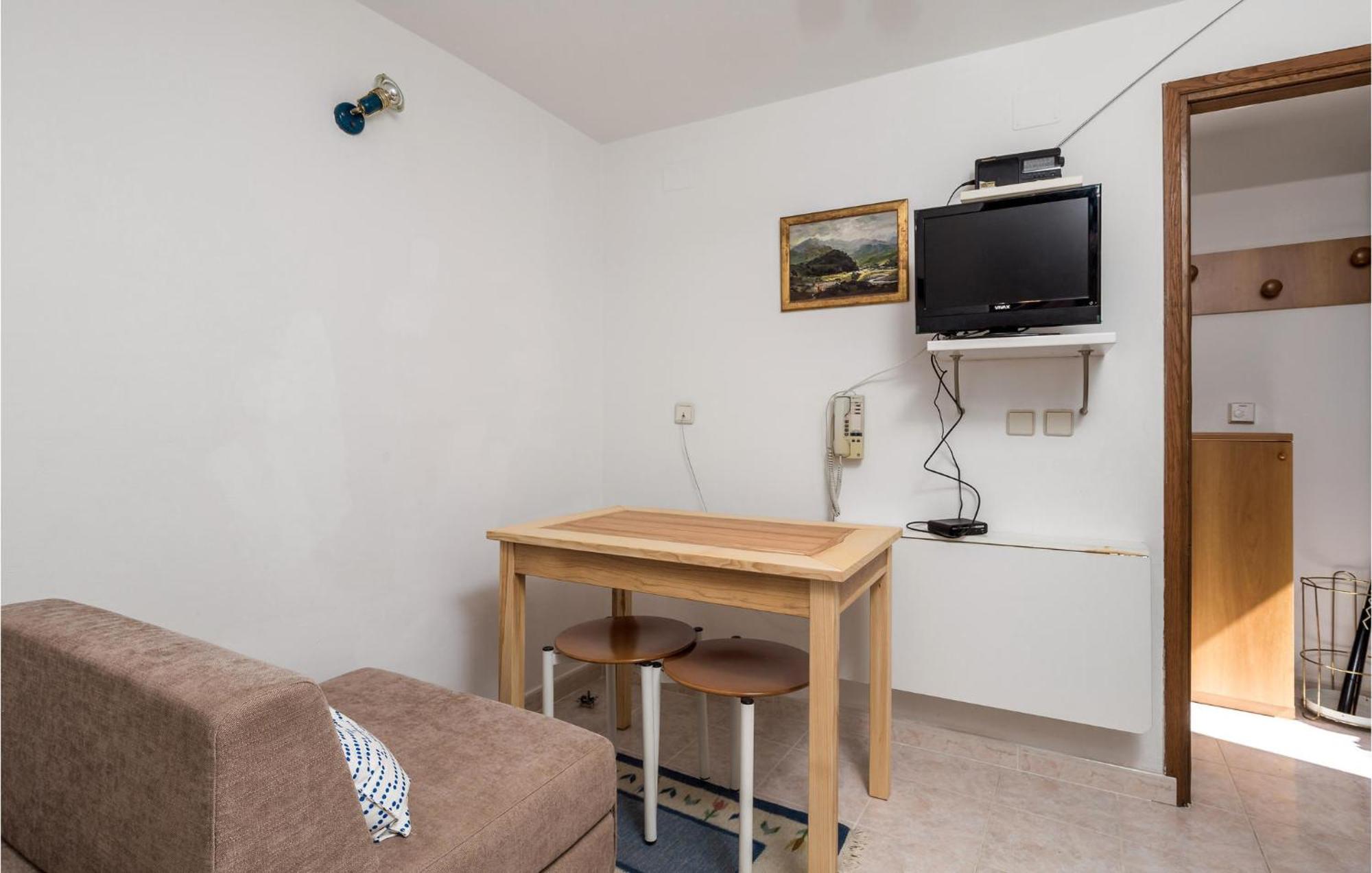 Lovely Apartment In Veli Losinj With Kitchen Zewnętrze zdjęcie