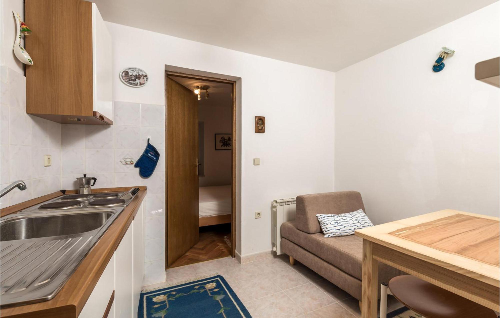 Lovely Apartment In Veli Losinj With Kitchen Zewnętrze zdjęcie