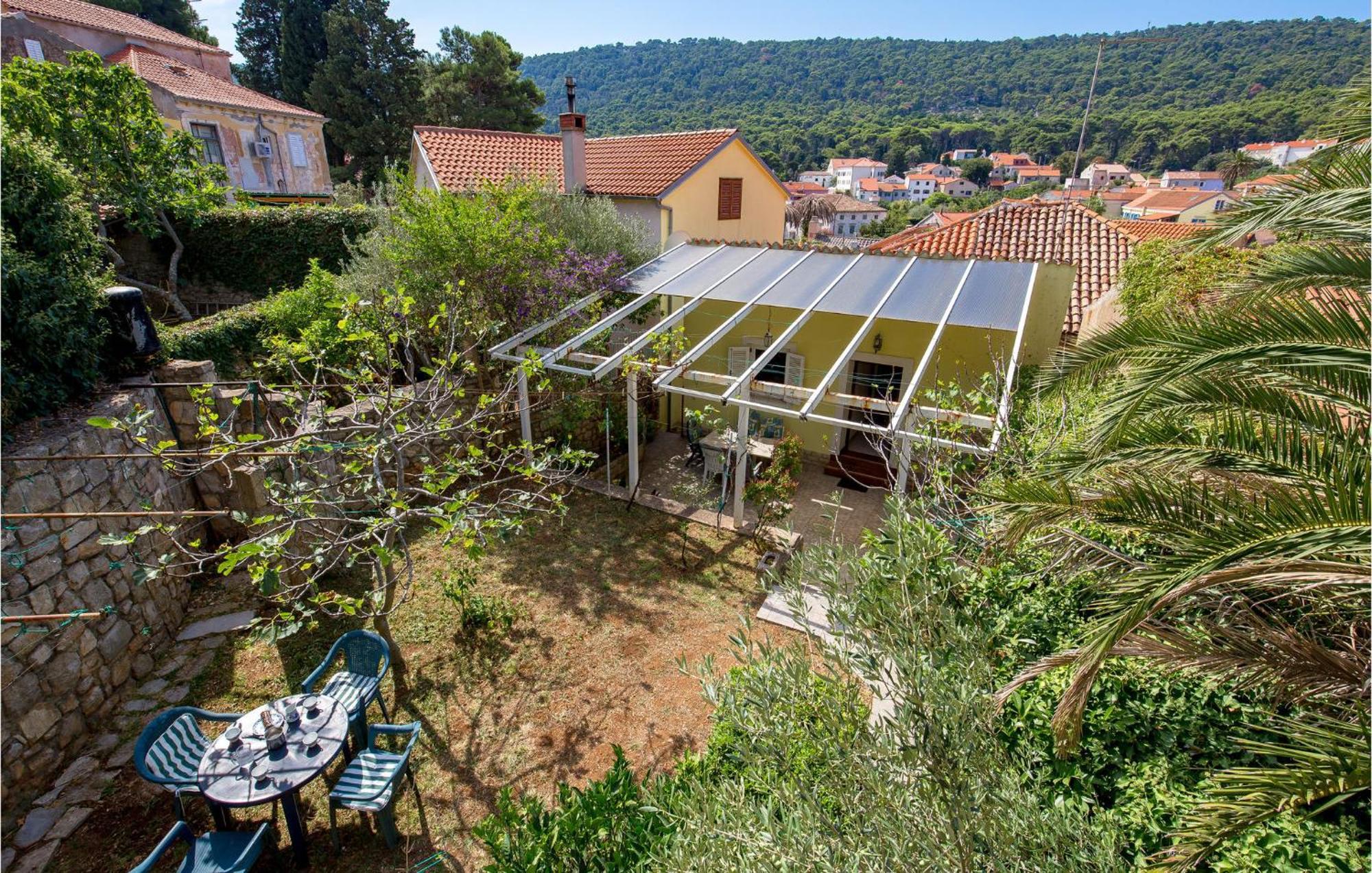 Lovely Apartment In Veli Losinj With Kitchen Zewnętrze zdjęcie