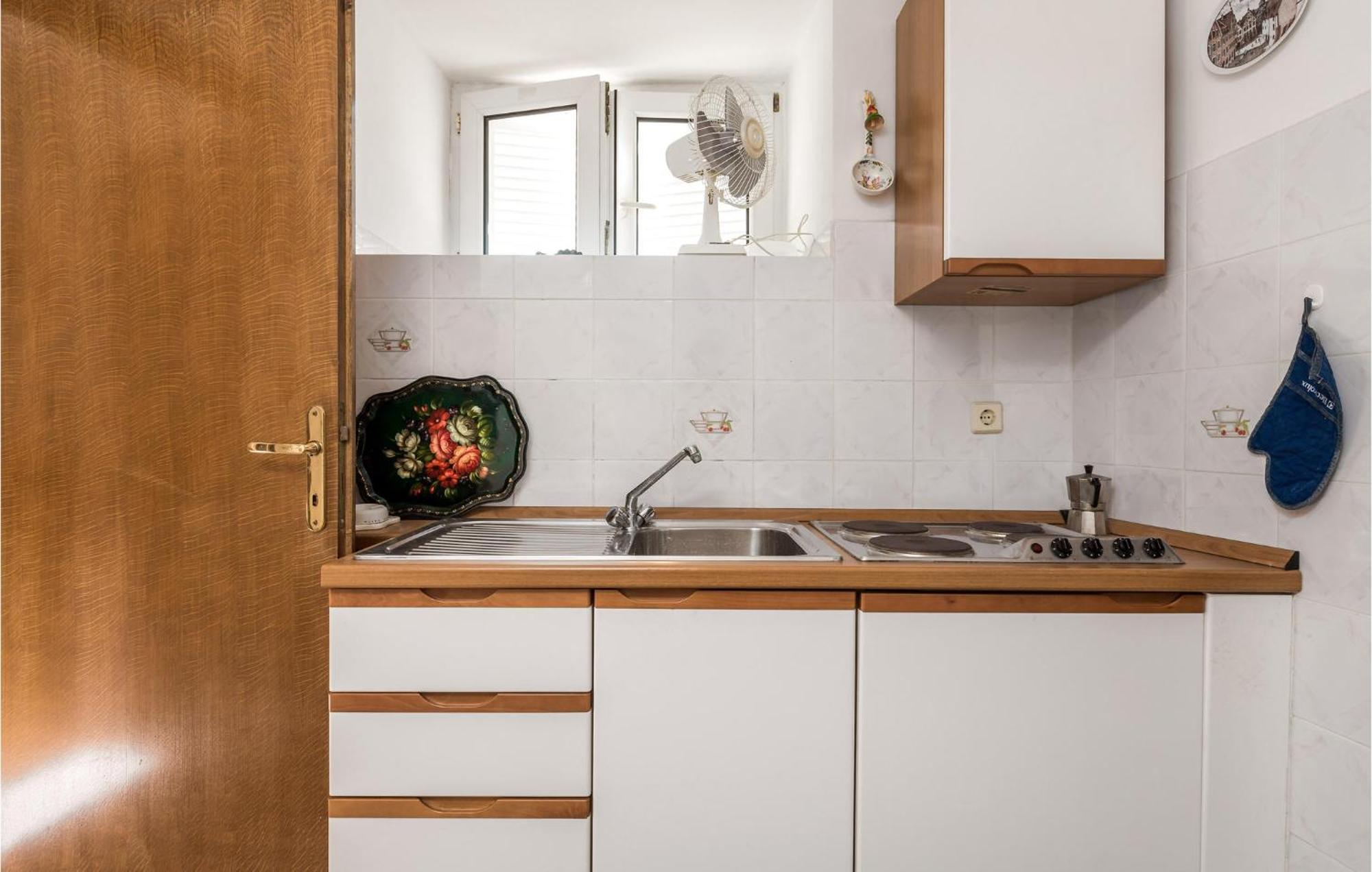 Lovely Apartment In Veli Losinj With Kitchen Zewnętrze zdjęcie