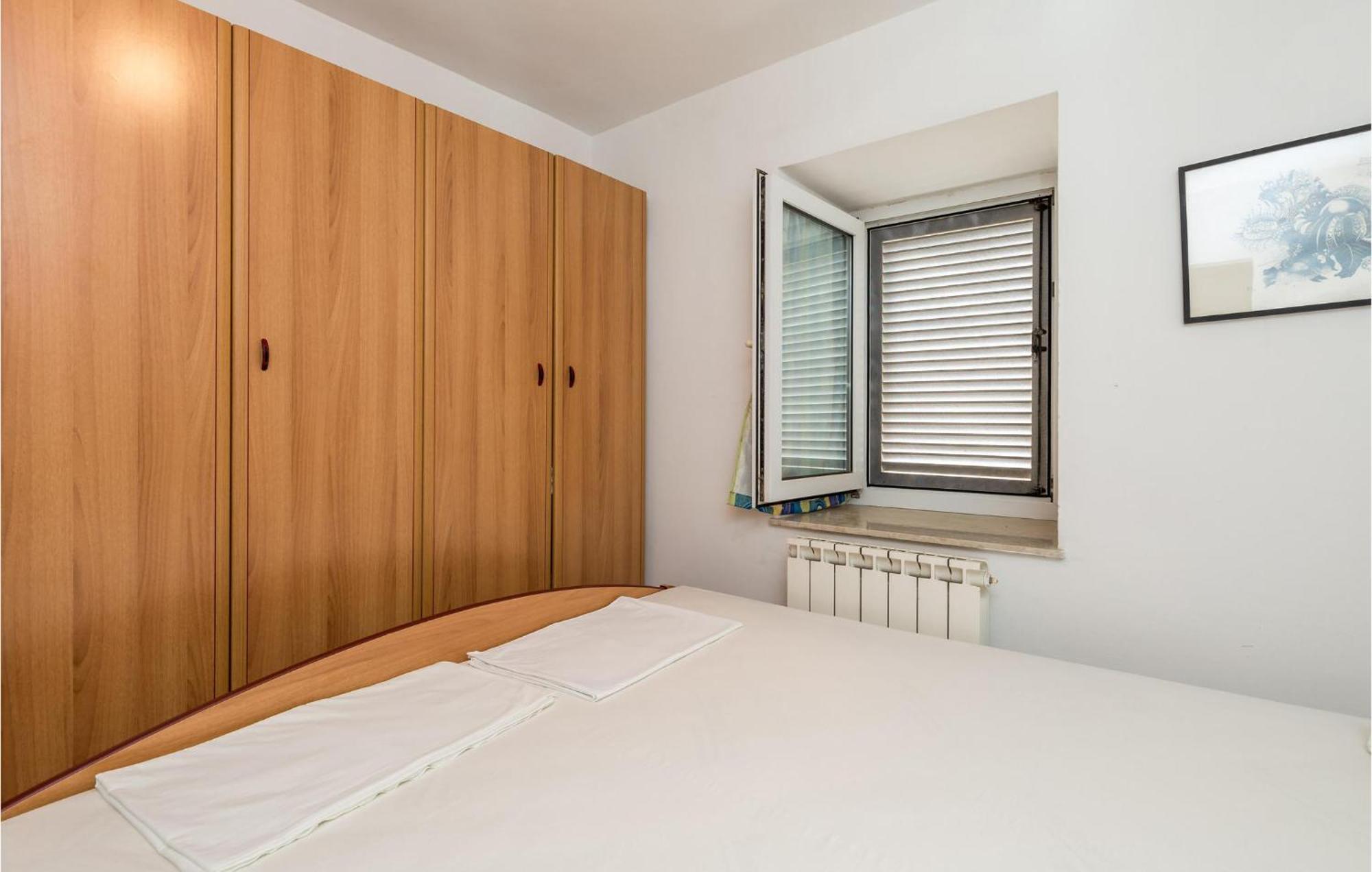 Lovely Apartment In Veli Losinj With Kitchen Zewnętrze zdjęcie