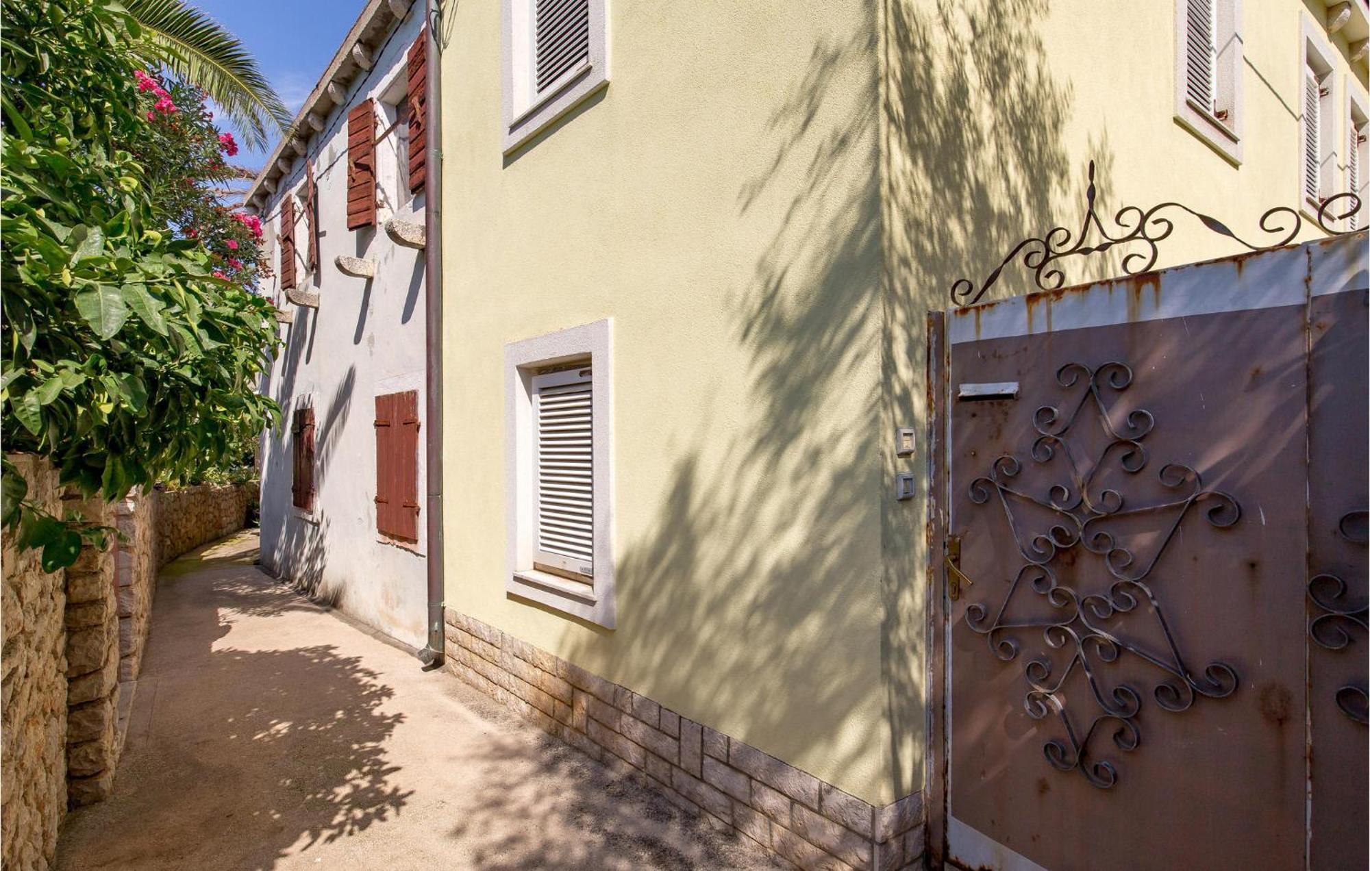 Lovely Apartment In Veli Losinj With Kitchen Zewnętrze zdjęcie