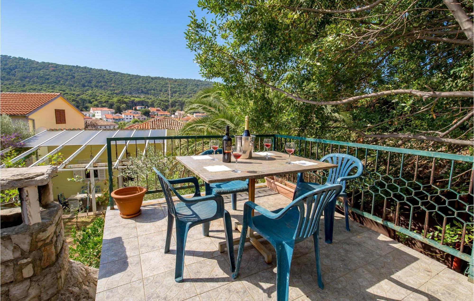 Lovely Apartment In Veli Losinj With Kitchen Zewnętrze zdjęcie