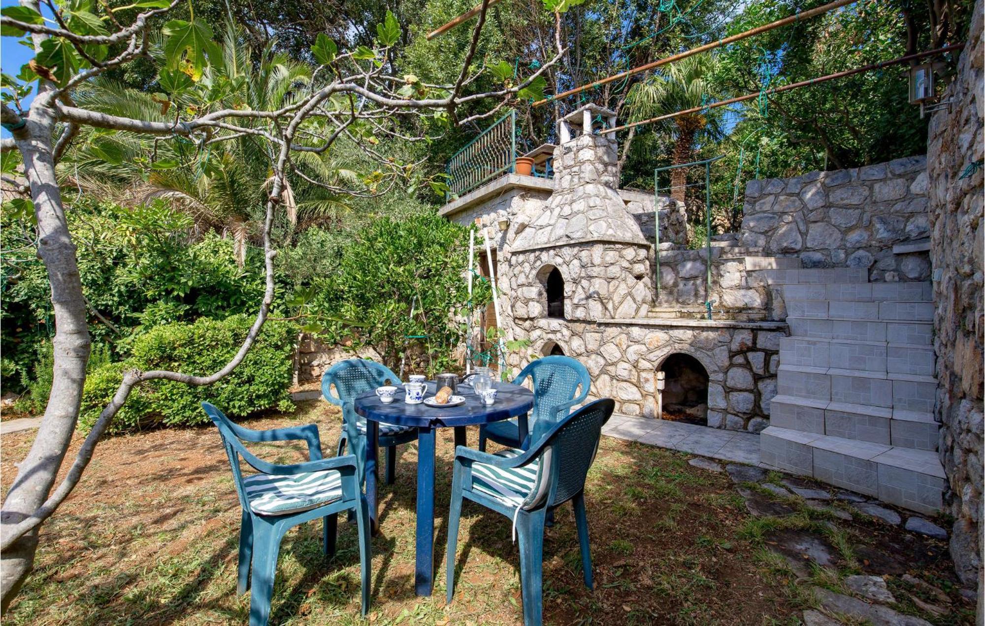 Lovely Apartment In Veli Losinj With Kitchen Zewnętrze zdjęcie