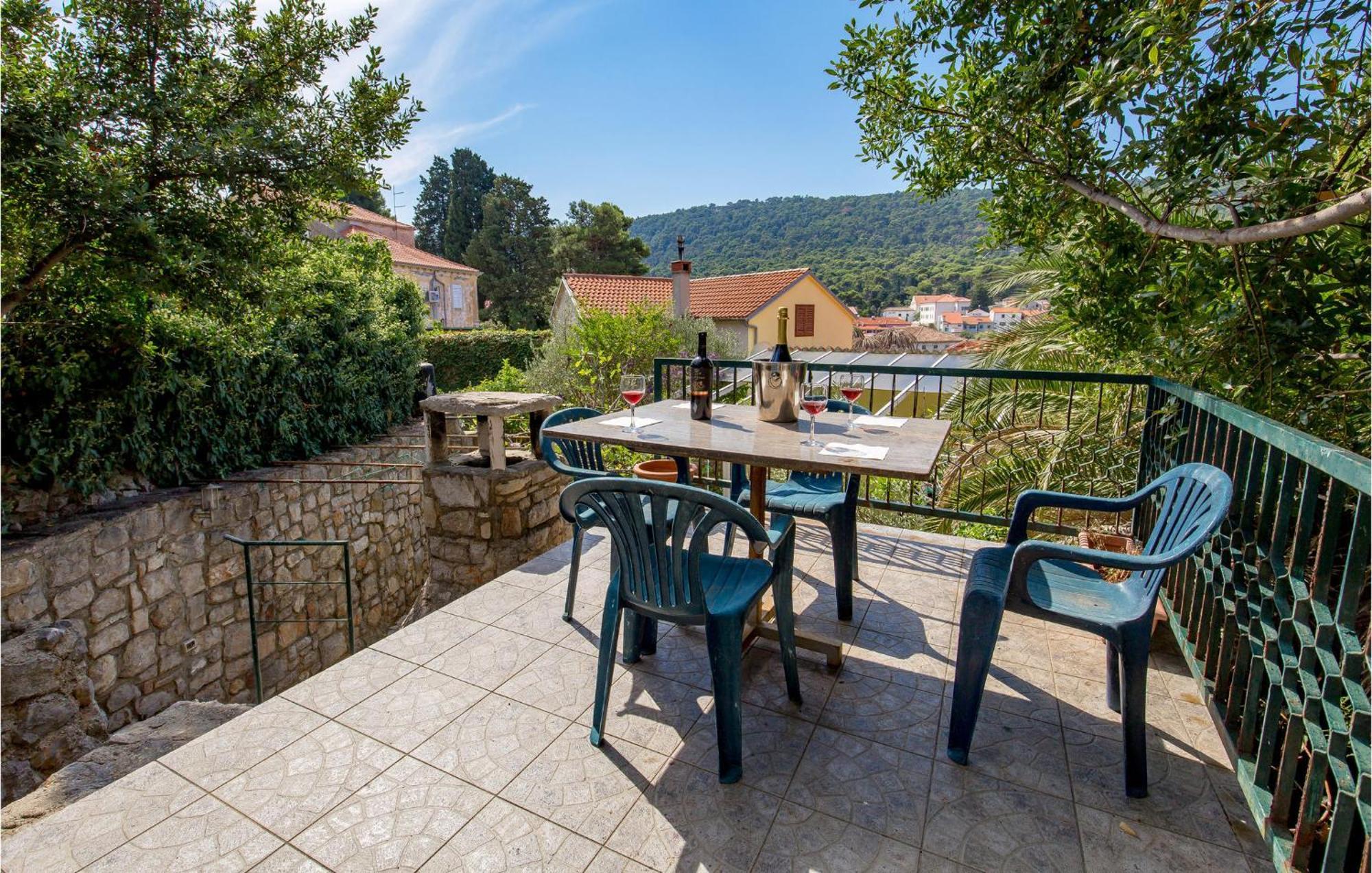 Lovely Apartment In Veli Losinj With Kitchen Zewnętrze zdjęcie